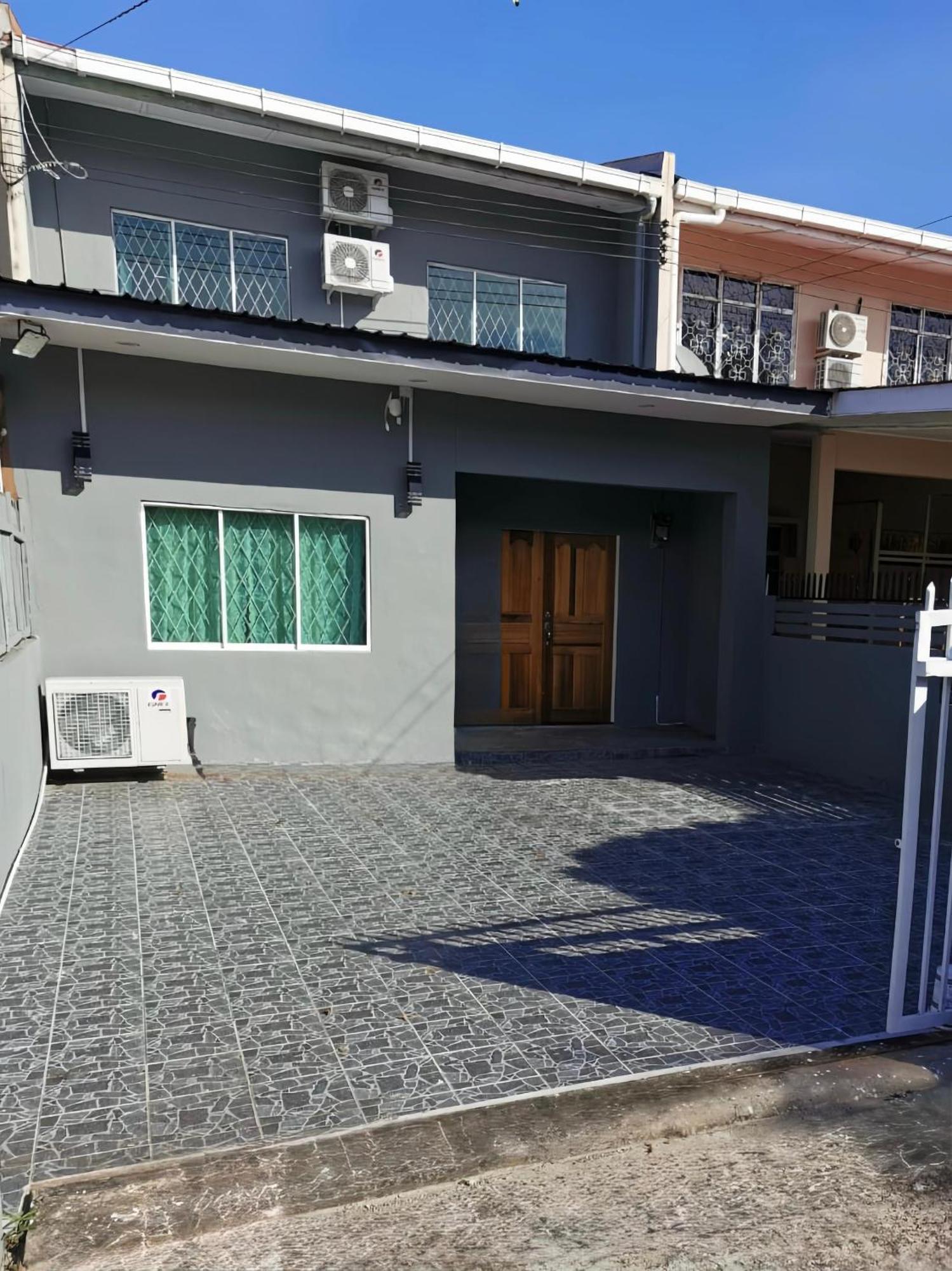 Ang Lee Holiday Home 2 Semporna Exterior foto